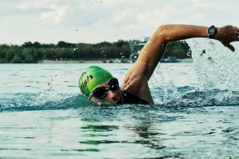 Pratiquer la Natation en Eau Libre : Conseils, Précautions et Lieux de Pratique